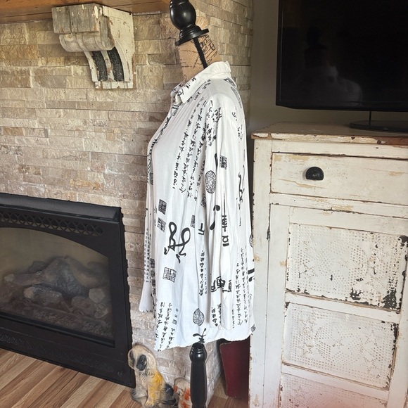 Soft Surroundings white and black button down blouse tunic Asian Chinese script - Picture 7 of 16